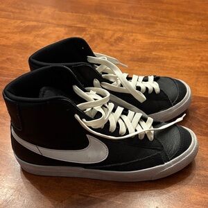 Nike Blazer Mid ‘77 Youth Sneaker